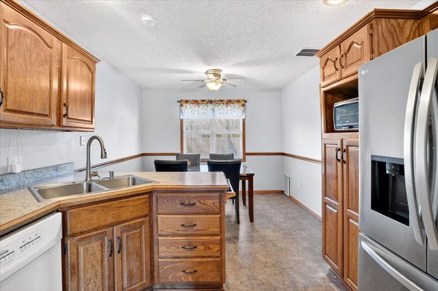 3669 S Ridgecrest Avenue, Springfield, MO 65807