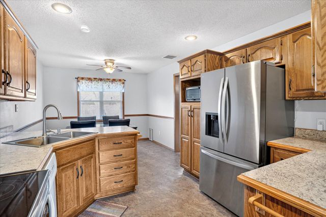 3669 S Ridgecrest Avenue, Springfield, MO 65807