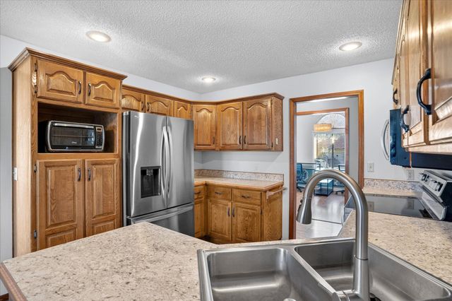 3669 S Ridgecrest Avenue, Springfield, MO 65807