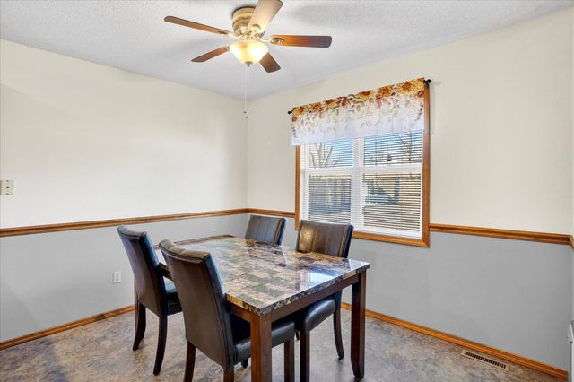 3669 S Ridgecrest Avenue, Springfield, MO 65807