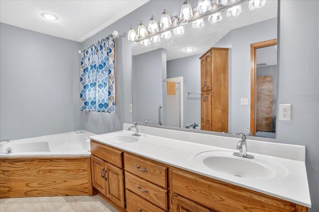 3669 S Ridgecrest Avenue, Springfield, MO 65807