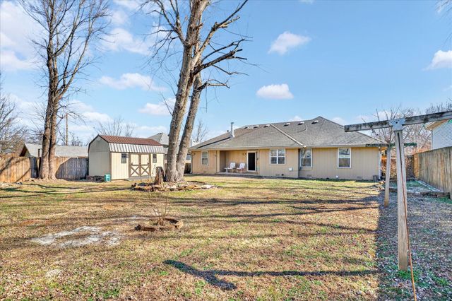 3669 S Ridgecrest Avenue, Springfield, MO 65807