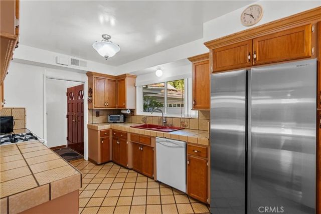 8941 Gloria Avenue, North Hills, CA 91343
