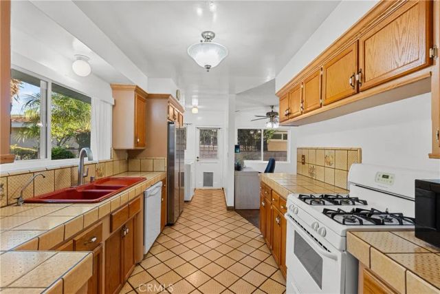 8941 Gloria Avenue, North Hills, CA 91343