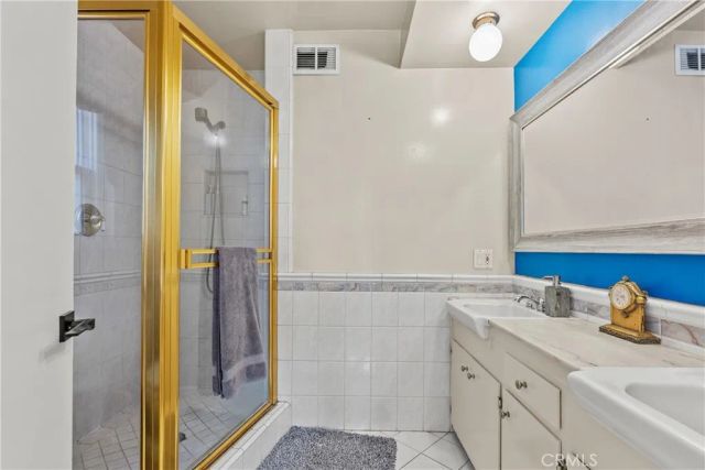 8941 Gloria Avenue, North Hills, CA 91343