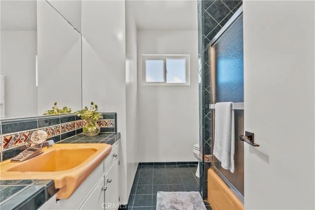 8941 Gloria Avenue, North Hills, CA 91343