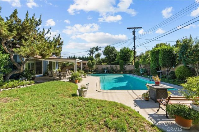 8941 Gloria Avenue, North Hills, CA 91343