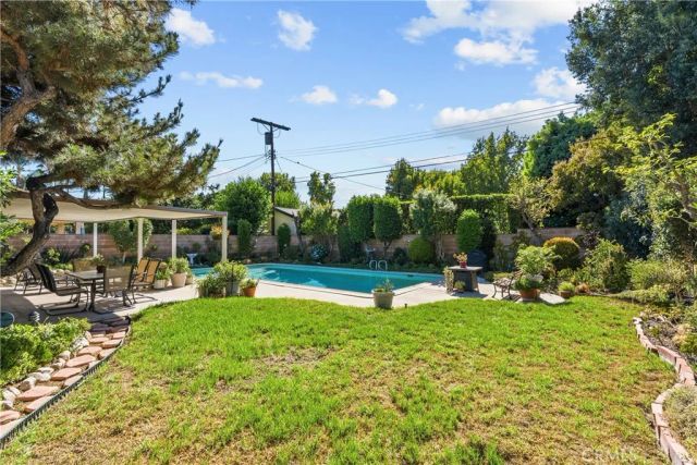 8941 Gloria Avenue, North Hills, CA 91343
