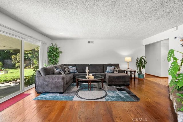 8941 Gloria Avenue, North Hills, CA 91343