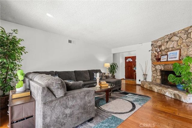 8941 Gloria Avenue, North Hills, CA 91343