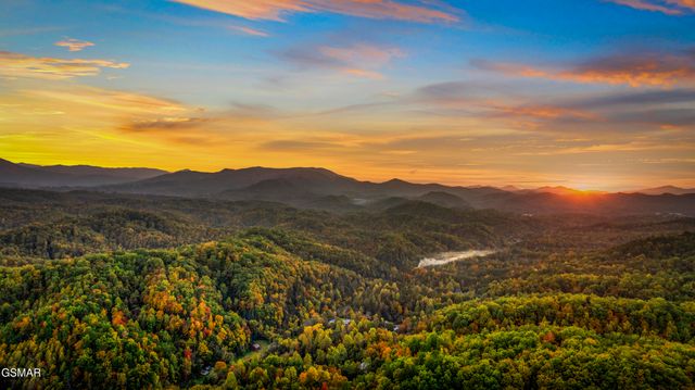 1964 Blackthorn Trail, Sevierville, TN 37876