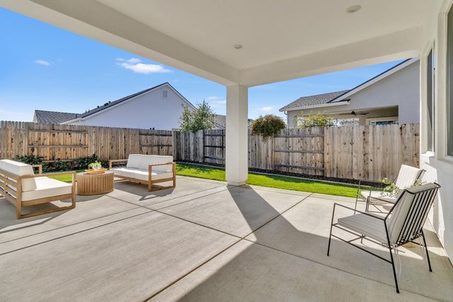 4033 Scotch Pine Dr, Roseville, CA 95747