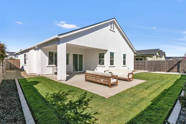 4033 Scotch Pine Dr, Roseville, CA 95747