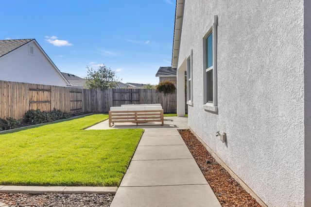 4033 Scotch Pine Dr, Roseville, CA 95747
