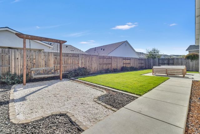 4033 Scotch Pine Dr, Roseville, CA 95747