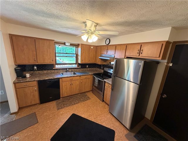 15025 Crestwood Drive, Middlefield, OH 44062