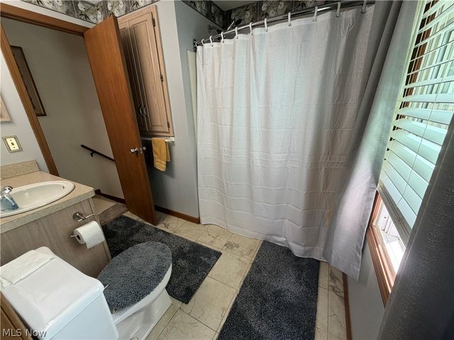 15025 Crestwood Drive, Middlefield, OH 44062