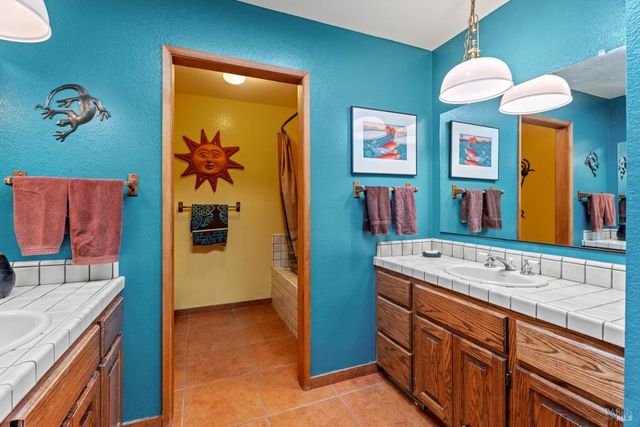 3760 King Ranch Rd, Ukiah, CA 95482