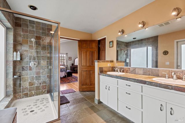 3760 King Ranch Rd, Ukiah, CA 95482