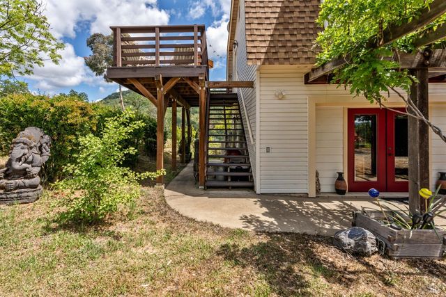 3760 King Ranch Rd, Ukiah, CA 95482