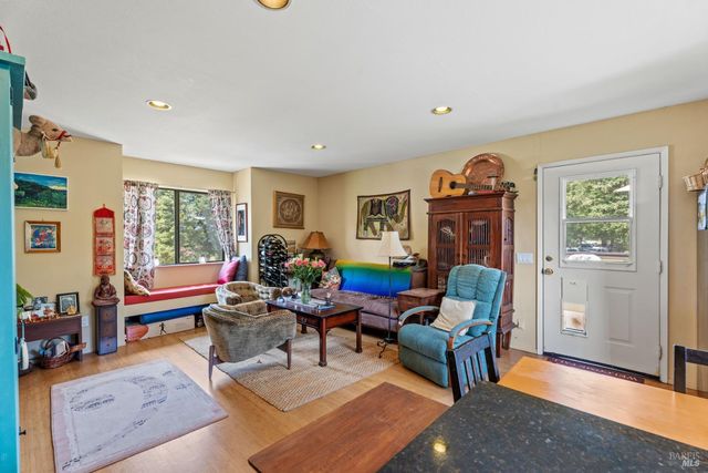 3760 King Ranch Rd, Ukiah, CA 95482