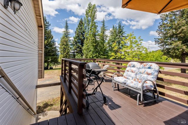 3760 King Ranch Rd, Ukiah, CA 95482