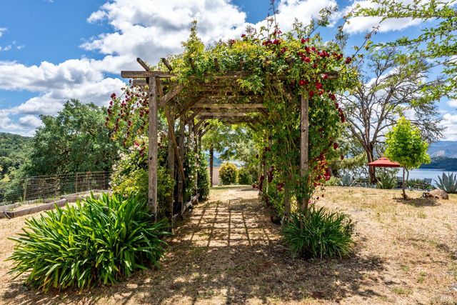 3760 King Ranch Rd, Ukiah, CA 95482