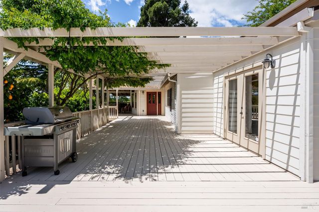 3760 King Ranch Rd, Ukiah, CA 95482