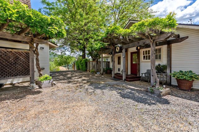 3760 King Ranch Rd, Ukiah, CA 95482