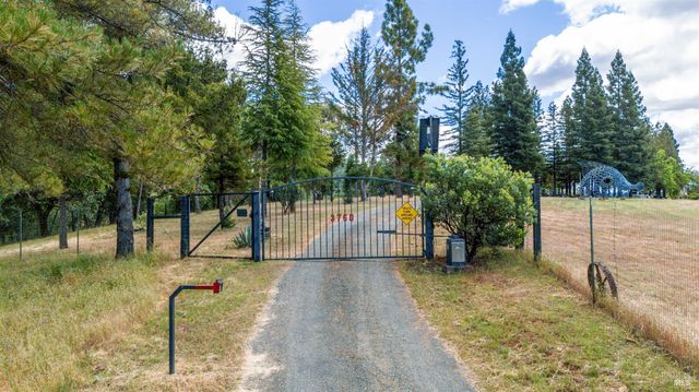 3760 King Ranch Rd, Ukiah, CA 95482