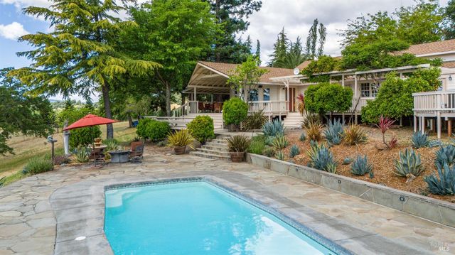 3760 King Ranch Rd, Ukiah, CA 95482