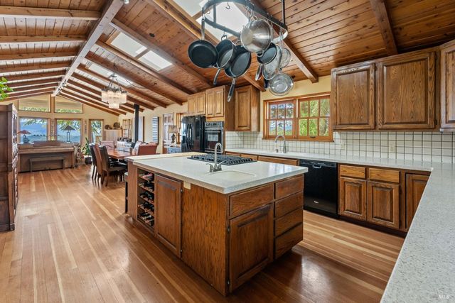 3760 King Ranch Rd, Ukiah, CA 95482