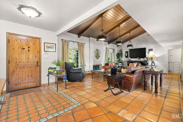 6702 Edmund Way, Bakersfield, CA 93309