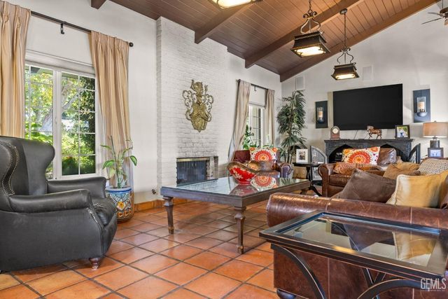 6702 Edmund Way, Bakersfield, CA 93309