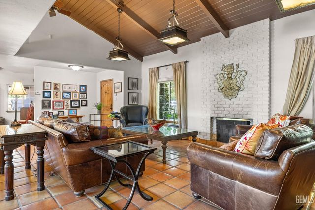 6702 Edmund Way, Bakersfield, CA 93309