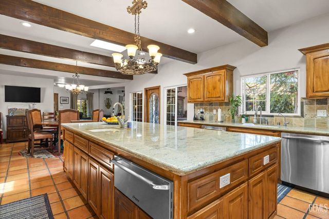 6702 Edmund Way, Bakersfield, CA 93309