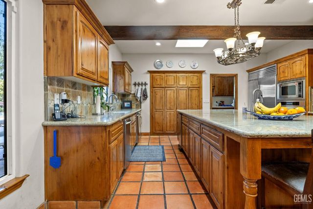 6702 Edmund Way, Bakersfield, CA 93309