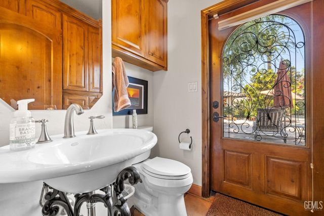 6702 Edmund Way, Bakersfield, CA 93309