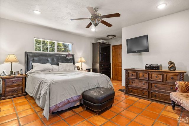 6702 Edmund Way, Bakersfield, CA 93309