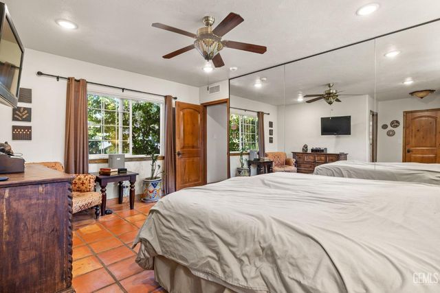 6702 Edmund Way, Bakersfield, CA 93309