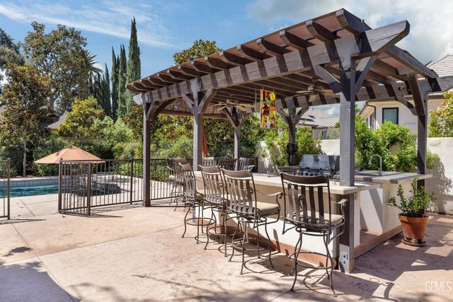 6702 Edmund Way, Bakersfield, CA 93309