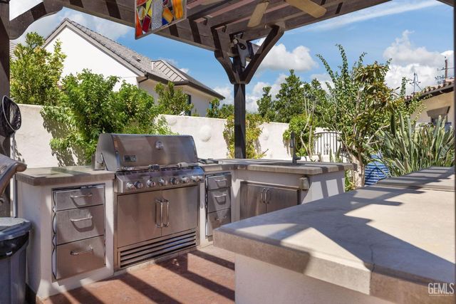 6702 Edmund Way, Bakersfield, CA 93309