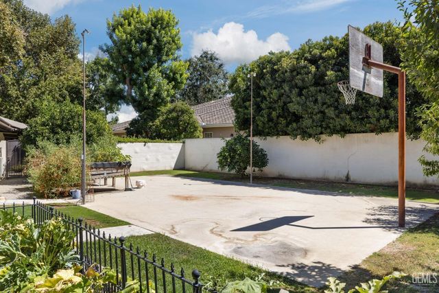 6702 Edmund Way, Bakersfield, CA 93309