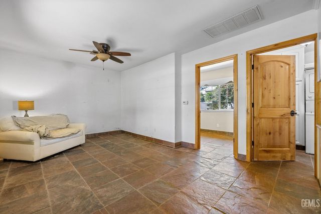 6702 Edmund Way, Bakersfield, CA 93309