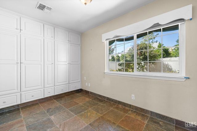 6702 Edmund Way, Bakersfield, CA 93309