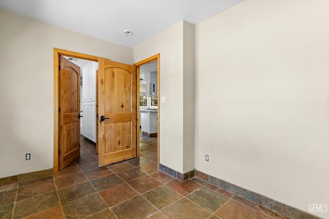 6702 Edmund Way, Bakersfield, CA 93309