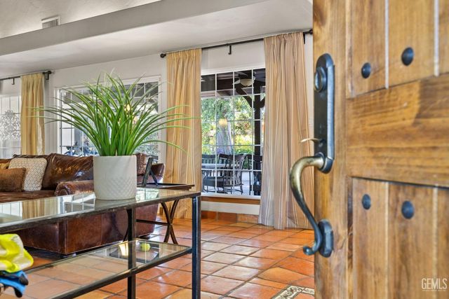 6702 Edmund Way, Bakersfield, CA 93309