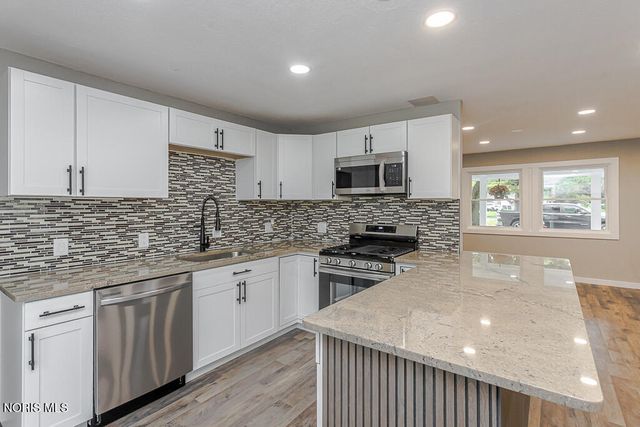1002 Park Lane, Toledo, OH 43615