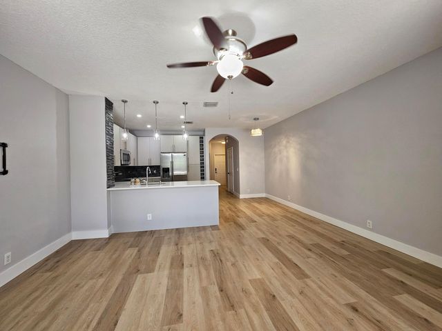 9749 Porta Leona Lane, Boynton Beach, FL 33472