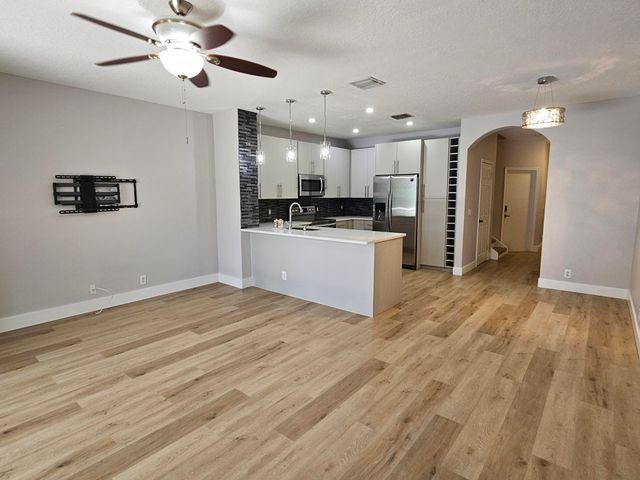 9749 Porta Leona Lane, Boynton Beach, FL 33472